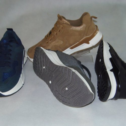 A8073-13 obuwie sportowe męskie W