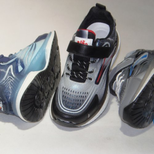 A4408-22 obuwie sportowe